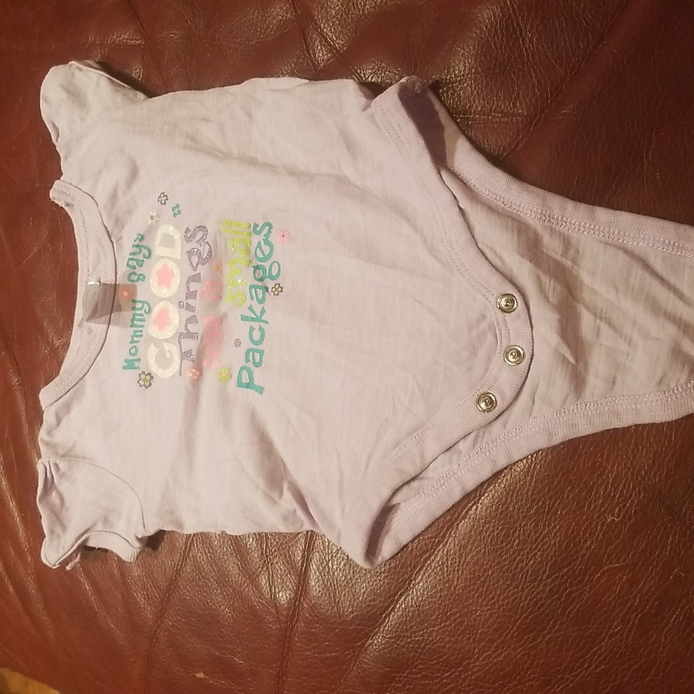 5/25 little tots onsie size 9 months